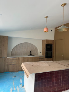 Photo de galerie - Rénovation complète : placo, électricité, peinture, pose de parquet et installation de cuisine.