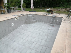Photo de galerie - Rénovation d'une piscine en carrelage