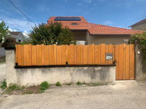 Photo de galerie - Réalisation d’une clôture bois - En châtaignier 