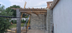 Photo de galerie - Pose de poutres avec chevron  avec liteaunage   

