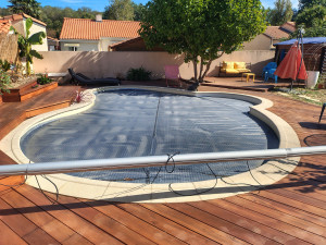 Photo de galerie - Terrasse en muiracatiara 80m2 autour d'une piscine 