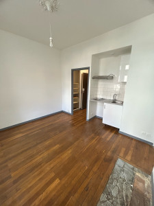 Photo de galerie - Ponçage et vitrification d’un parquet avec réhabilitation totale du logement, cuisine, salle de bain