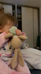 Photo de galerie - Il m’arrive même de devoir dormir avec eux quand les parents on besoin d’un weekend en amoureux ??