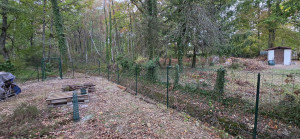 Photo de galerie - Changement de 20m de clôture ,grillage souple, scellement des poteaux sur 50cm 
