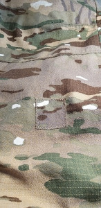 Photo de galerie - Réparation du pantalon militaire .

