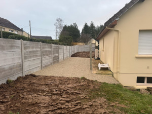 Photo de galerie - Pose clôture plus préparation pour gravier 