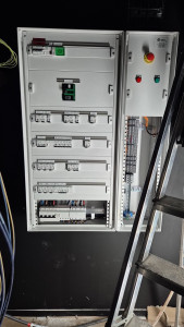 Photo de galerie - Pose armoire électrique