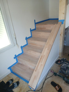 Photo de galerie - Création escalier quart tournant  sur mesure 
en Douglas 