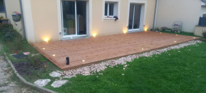 Photo de galerie - Démontage de l'ancienne terrasse, pose de la terrasse, installation de spots dans la terrasse et de plusieurs piquets