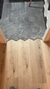 Photo de galerie - Pose de carrelage + parquet 