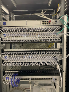 Photo de galerie - Création d’une baie informatique réseau 