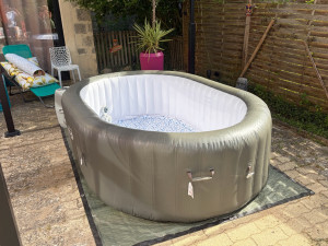 Photo de galerie - Installation d’un jacuzzi à Santilly 
