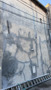 Photo de galerie - Nettoyage rebouchages de fissure et ravalement de façade