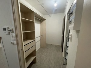 Photo de galerie - Dressing et peinture murs et plafond 