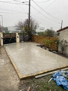 Photo de galerie - Réalisation de chape de ciment pour entrée de garage 