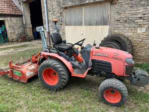 Photo de galerie - Tracteur pour vous aider dans vos réalisations de jardin 