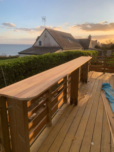 Photo de galerie - Installation d’une terrasse et d’un mange-debout.