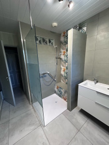 Photo de galerie - Reprise complète d’une salle de bain du sol au plafond.