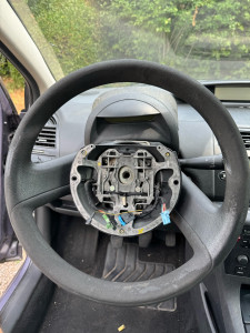 Photo de galerie - Changement air bag, volant, commande du volant, contacteur tournant.