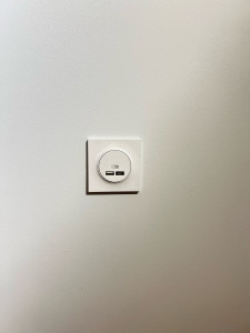 Photo de galerie - Pose de prise électrique et USB