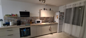 Photo de galerie - Pose de Crédence adhésive  - Tringle à rideaux - Spot