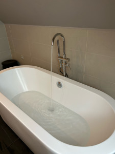 Photo de galerie - Pose de baignoire et robinet 