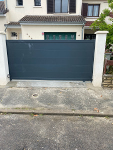 Photo de galerie - Pose portail coulissant / moteur somfy 