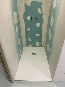 Photo de galerie - Pose d’un bac de douche 90x140