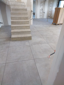 Photo de galerie - Escalier réalisé avec quart tournant ainsi que le carrelage du bas 