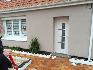 Photo de galerie - Pose porte d entrée sur mesure