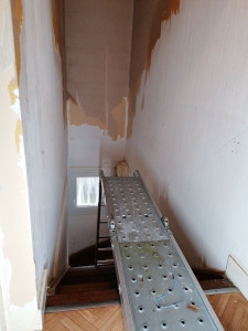 Photo de galerie - Retrait tapisserie cage d'escalier 