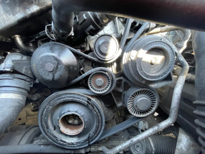 Photo de galerie - Remplacement d’une pompe a eau ainsi que la courroie d’accessoires sur une bmw serie 3 