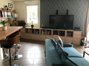 Photo de galerie - Création d’un banc télé avec des meubles en kit.