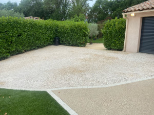 Photo de galerie - Cours de maison en alvéole stabilisateur de gravier 