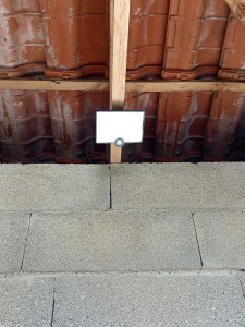 Photo de galerie - Pose d'un led a panneau solaire.
