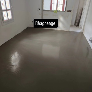 Photo de galerie - Réalisation d'un ragréage avant un parquet flottant