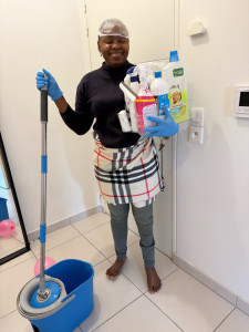 Photo de galerie - Femme de chambre, nettoyer les chambres et salle de bain d’hôtel, remplacer les équipes et les matériaux des chambres