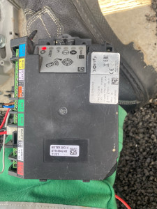 Photo de galerie - Remplacement carte mère sur moteur de portail Somfy 