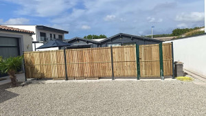 Photo de galerie - Pose de clôture et portillon et latte ocultantes en bois 