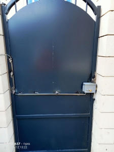 Photo de galerie - Installation de serrure électrique avec un interphone caméra 