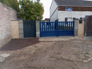 Photo de galerie - Démontage ancien portail
montage pilasse portail électrique et portillon 