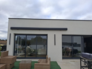 Photo de galerie - Pose de store banne électrique et luminaires 