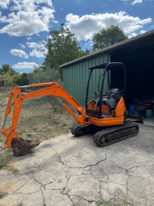 Photo de galerie - Pose de gaine fourreau sous tranche et autre travaux de terrassement 