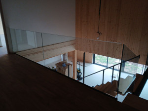 Photo de galerie - Escalier en Frêne,Acier et verre ( Creation, realisation et mise en place)