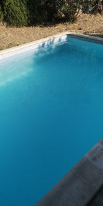 Photo de galerie - Bonjour je propose mes services pour tout
 entretien et réparation de piscine ( nettoyage de piscines, réparation skimers, petit travaux de maçonnerie 