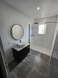 Photo de galerie - Restauration complète d’une salle de main à cagnac les mines