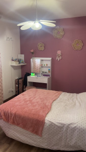 Photo de galerie - Revêtement mur chambre fille effet pailletée 