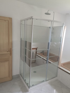 Photo de galerie - Remplacement receveur de douche, robinet et porte de douche.