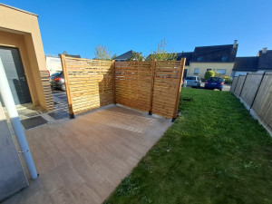 Photo de galerie - Pose de claustras afin de créer une terrasse à l'abri des regards