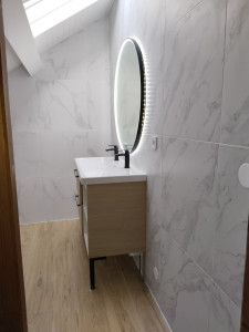 Photo de galerie - Création salle de bain et pose de meubles et miroir 
